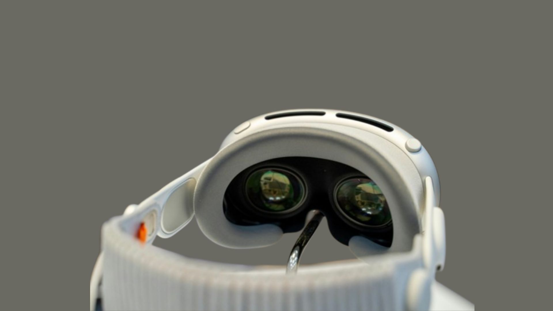 apple-vision-pro-back-view.jpg